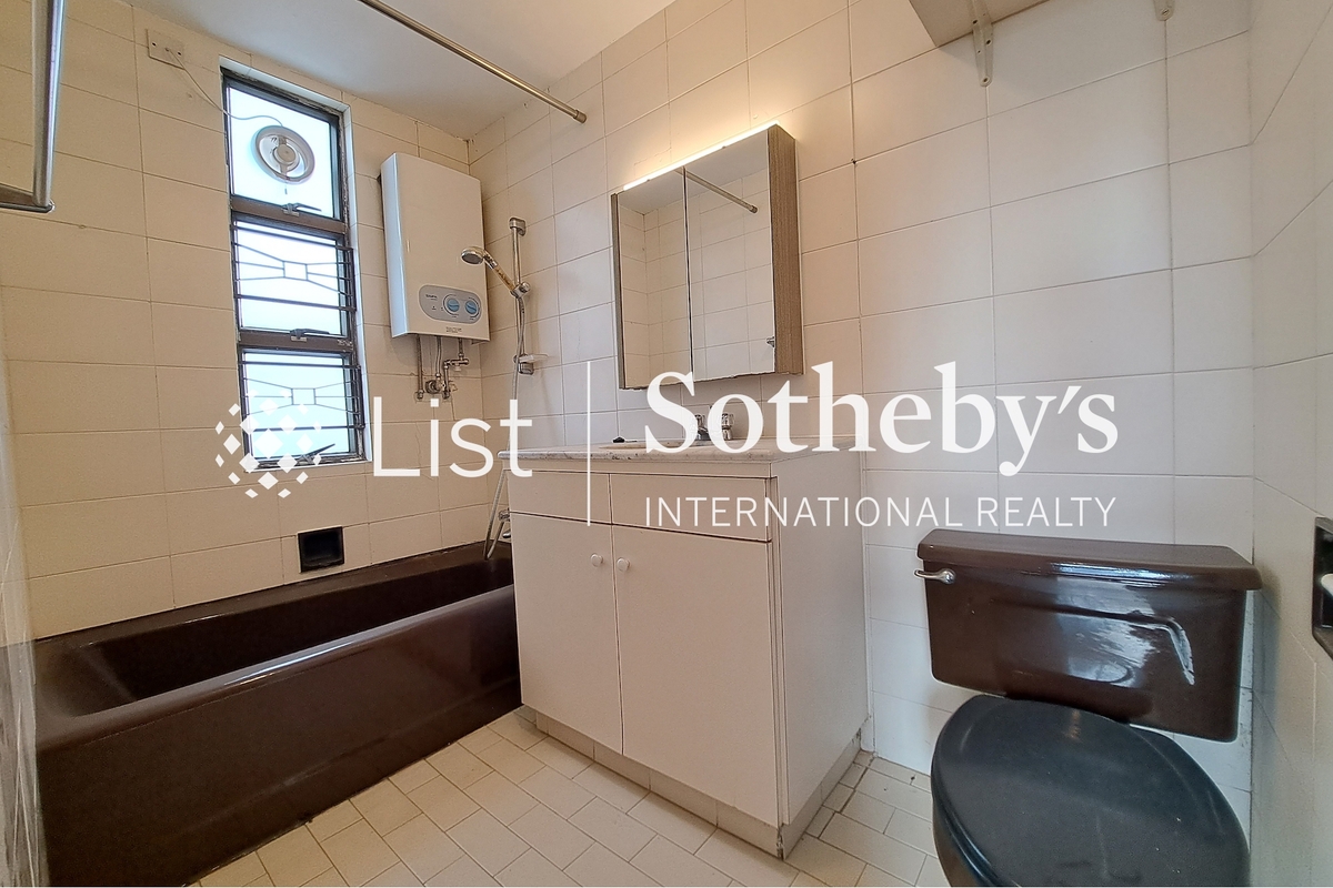 Beverly Court 嘉美閣 | Master Bathroom