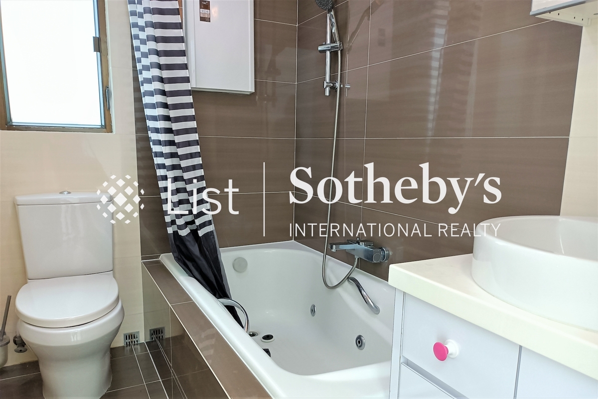 Crescent Heights 月陶居 | Master Bathroom