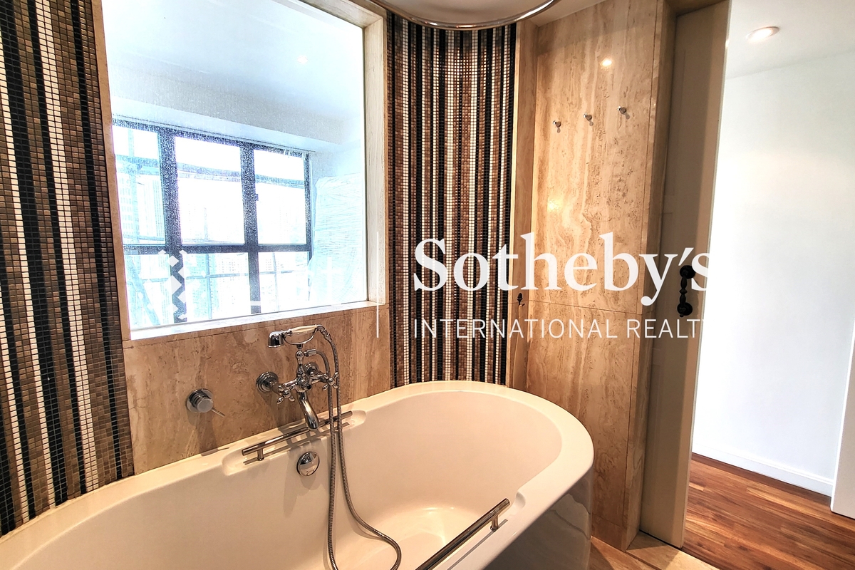 Crescent Heights 月陶居 | Master Bathroom