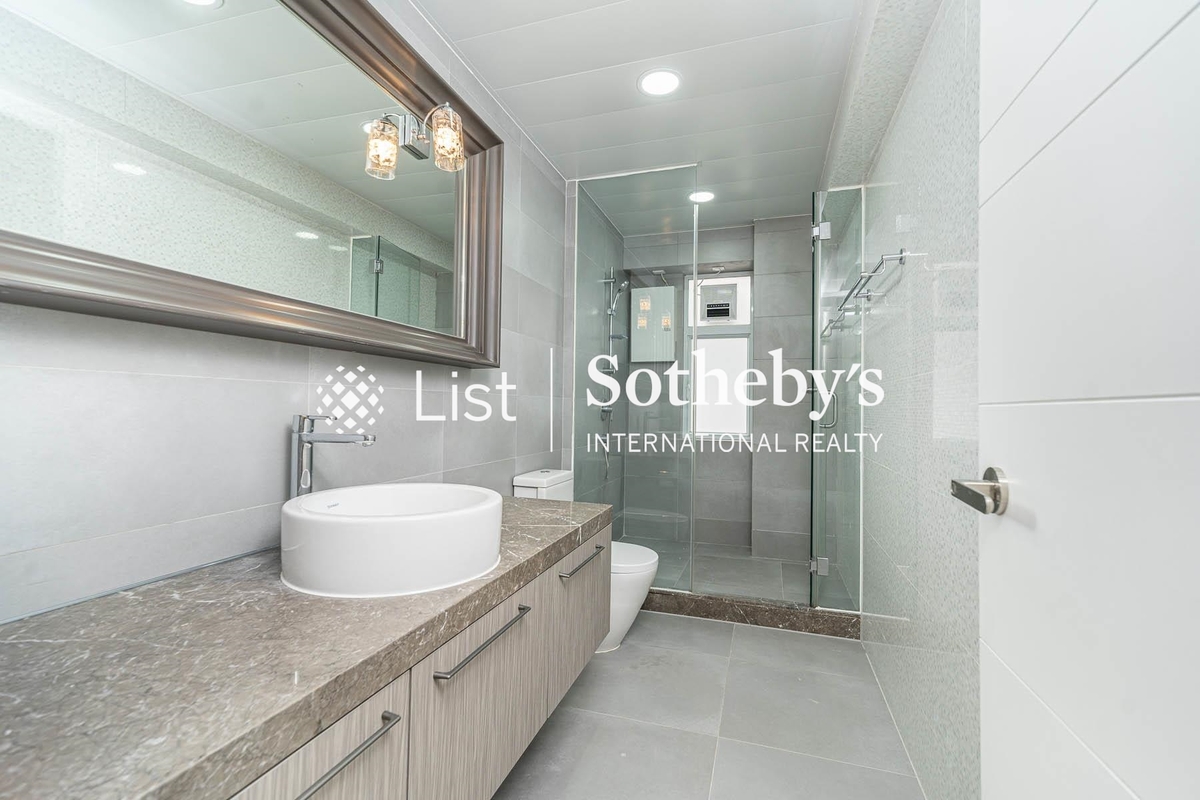 Bowen Verde Bowen Verde | Guest Bathroom