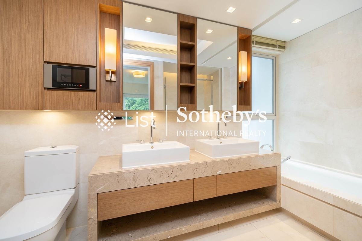 The Altitude 紀雲峰 | Master Bathroom