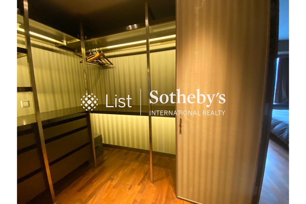 The Altitude 紀雲峰 | Walk-in Closet in Master Bedroom 