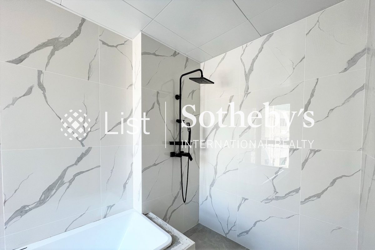 The Altitude 紀雲峰 | Master Bathroom