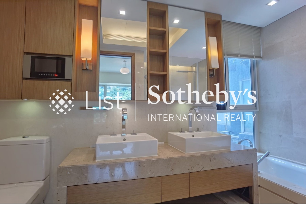 The Altitude 紀雲峰 | Master Bathroom