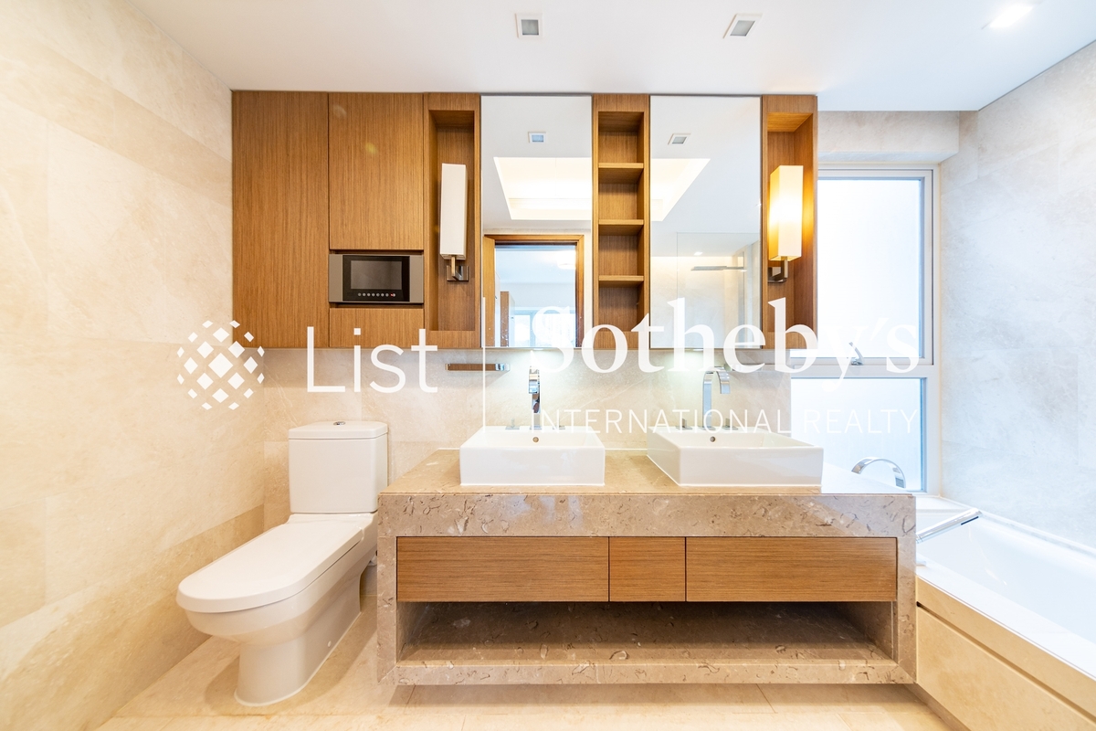 The Altitude 紀雲峰 | Master Bathroom