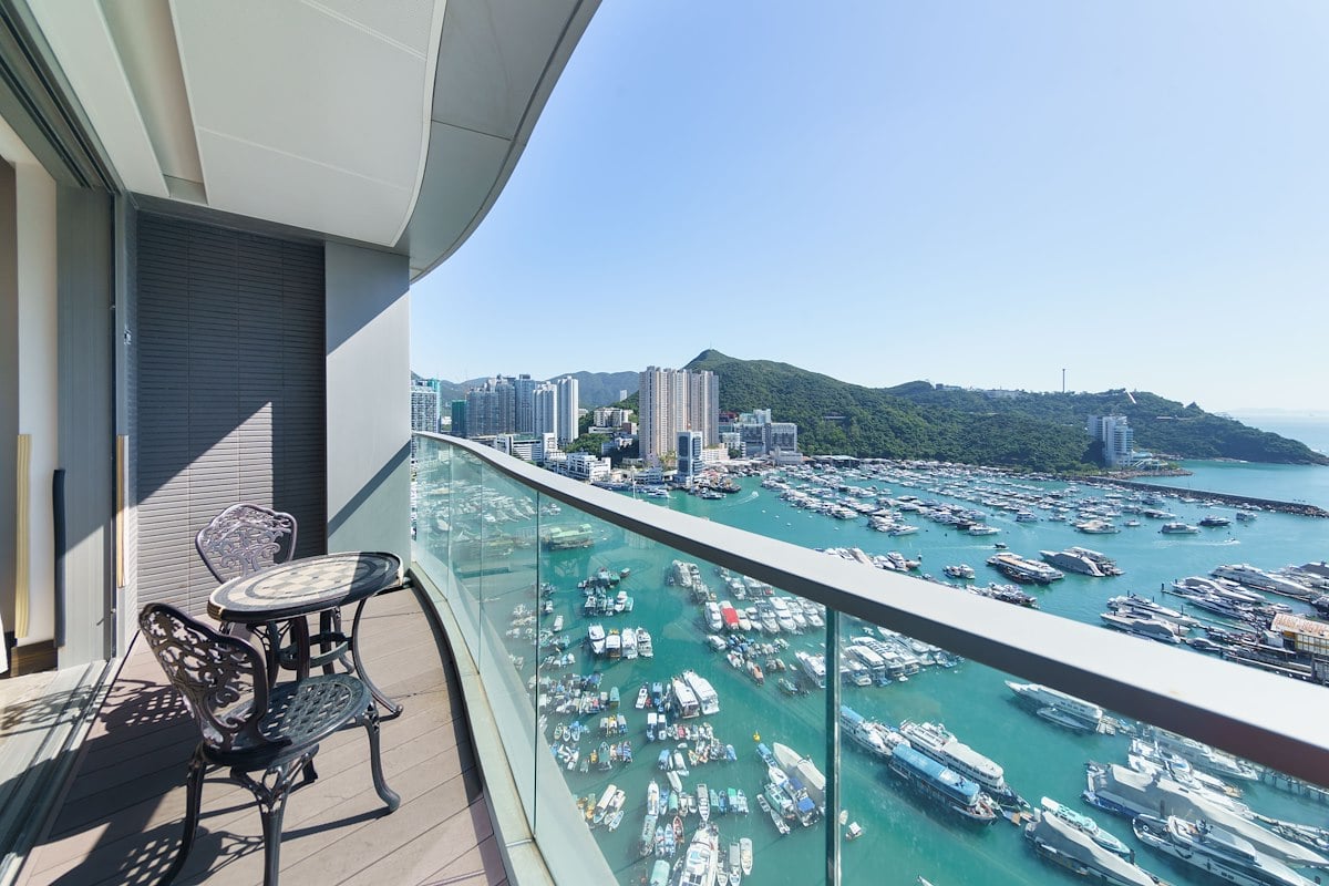 Marina South 南區‧左岸 | Balcony off Living and Dining Room