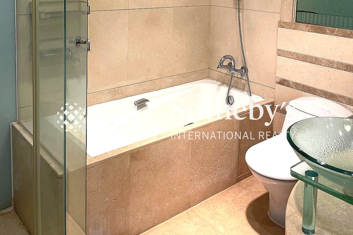 The Harbourside 君臨天下 | Master Bathroom