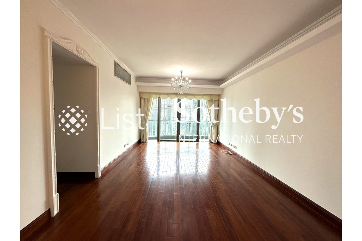 The Harbourside 君临天下 | Living and Dining Room