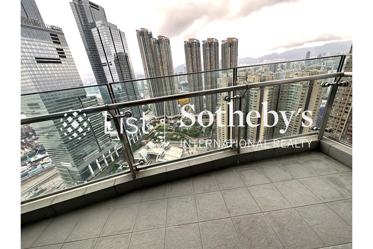 The Harbourside 君临天下 | Balcony off Living Room