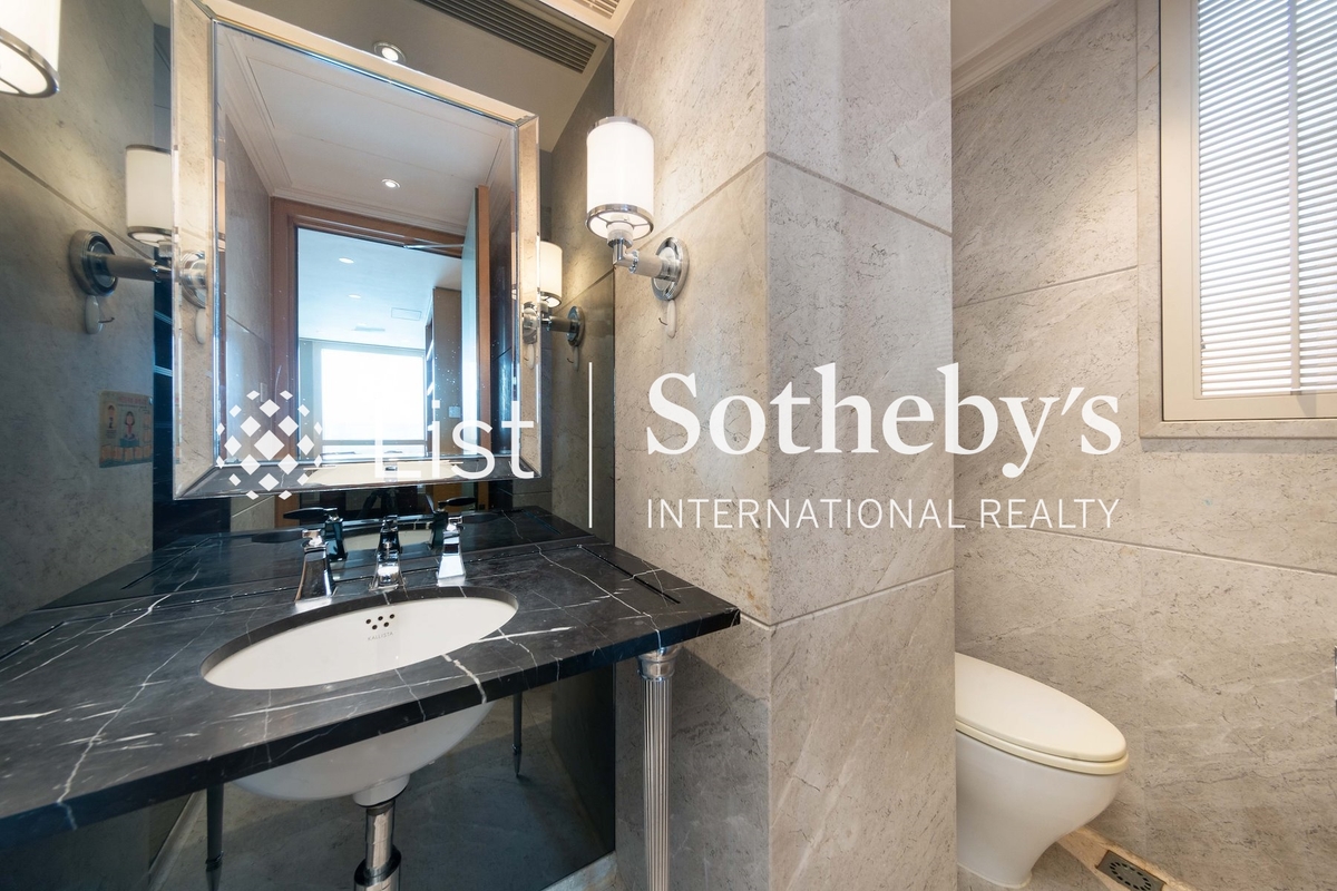 The Harbourside 君臨天下 | Guest Powder Room