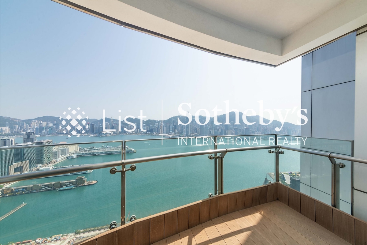 The Harbourside 君臨天下 | Balcony off Dining Room