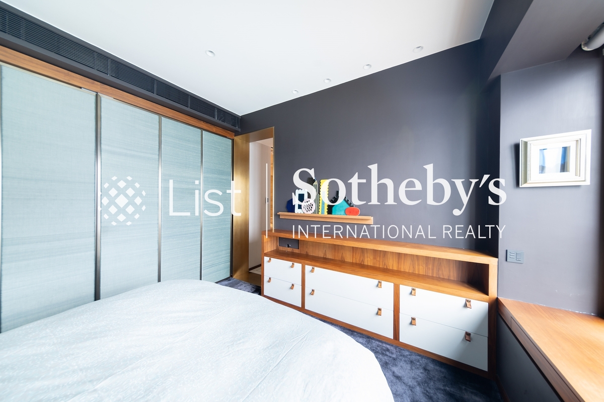 The Harbourside 君臨天下 | Built-in Wardrobe in Master Bedroom 