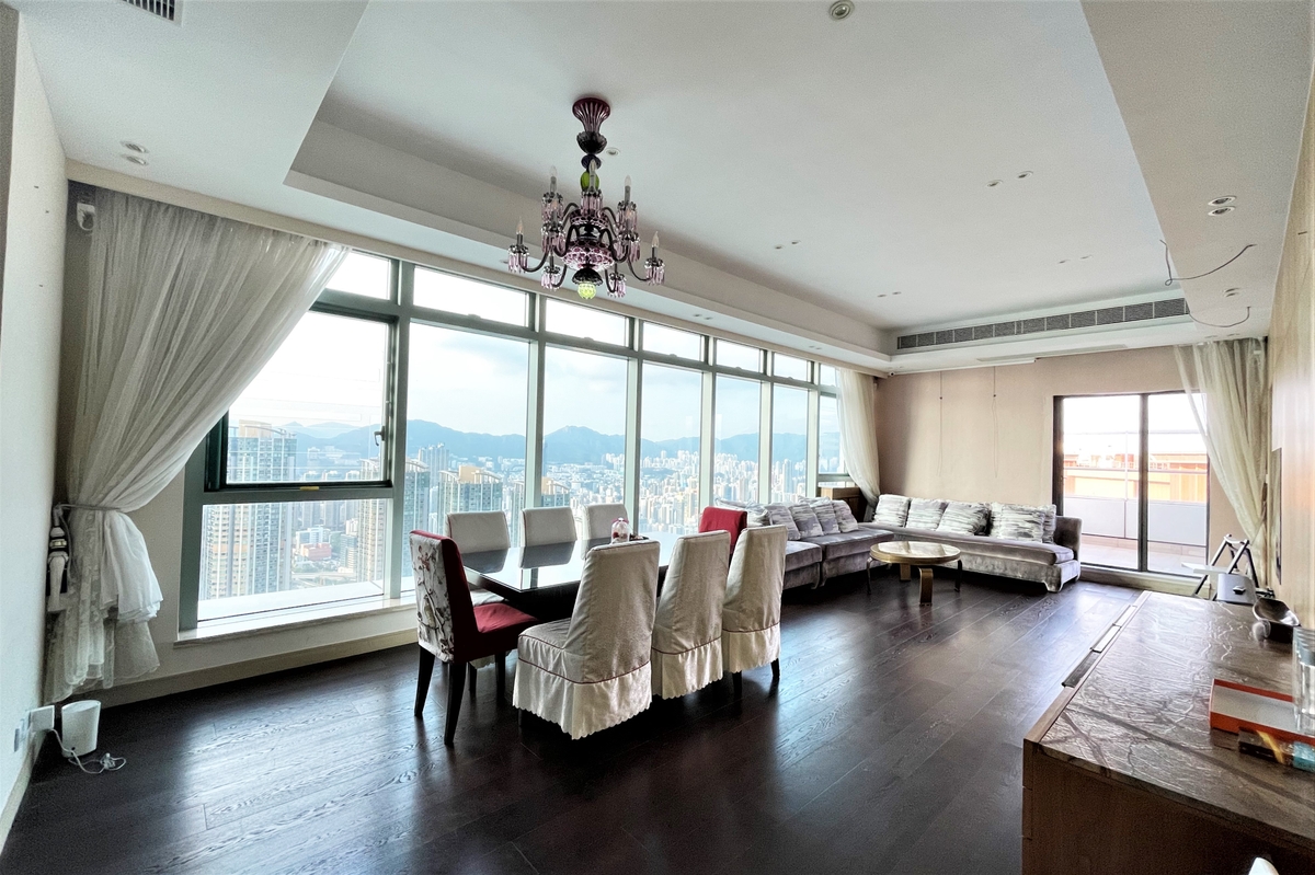 The Harbourside 君臨天下 | Living and Dining Room