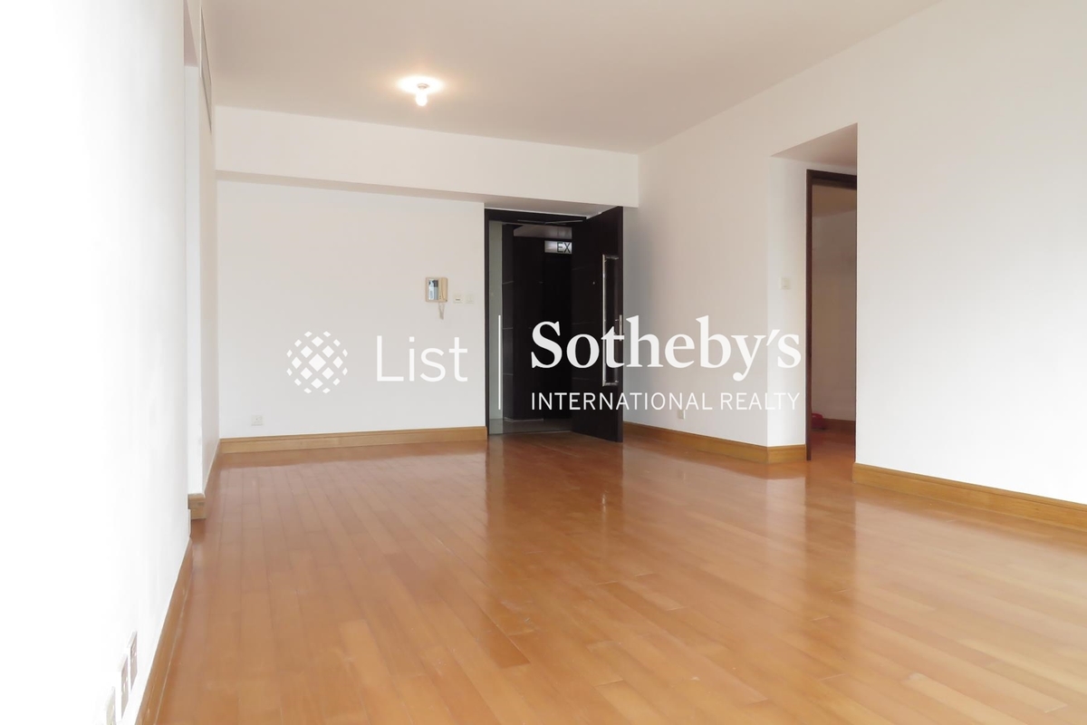 The Harbourside 君臨天下 | Living and Dining Room