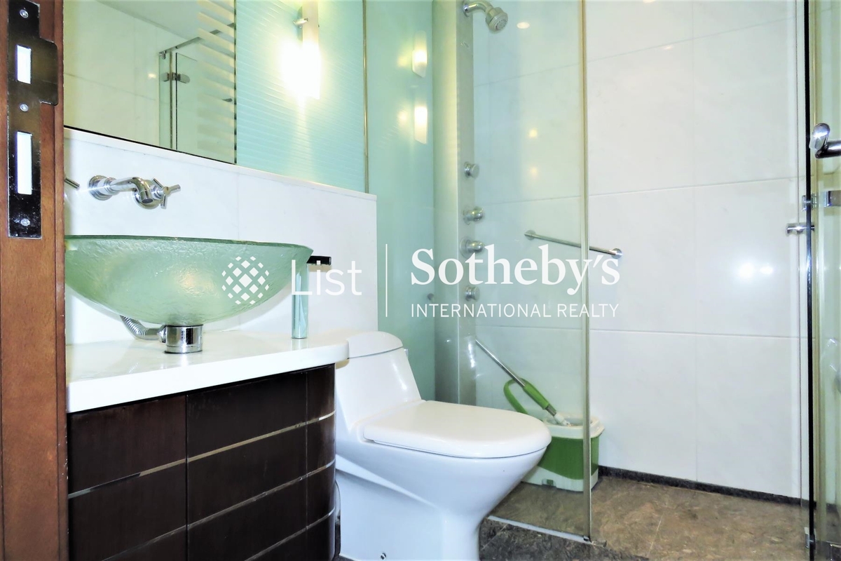 The Harbourside 君臨天下 | Guest Bathroom