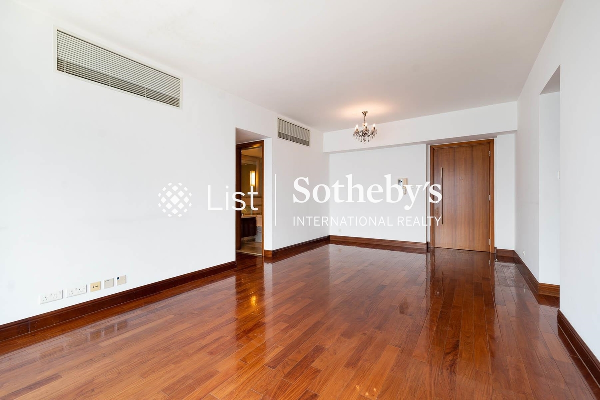 The Harbourside 君臨天下 | Living and Dining Room