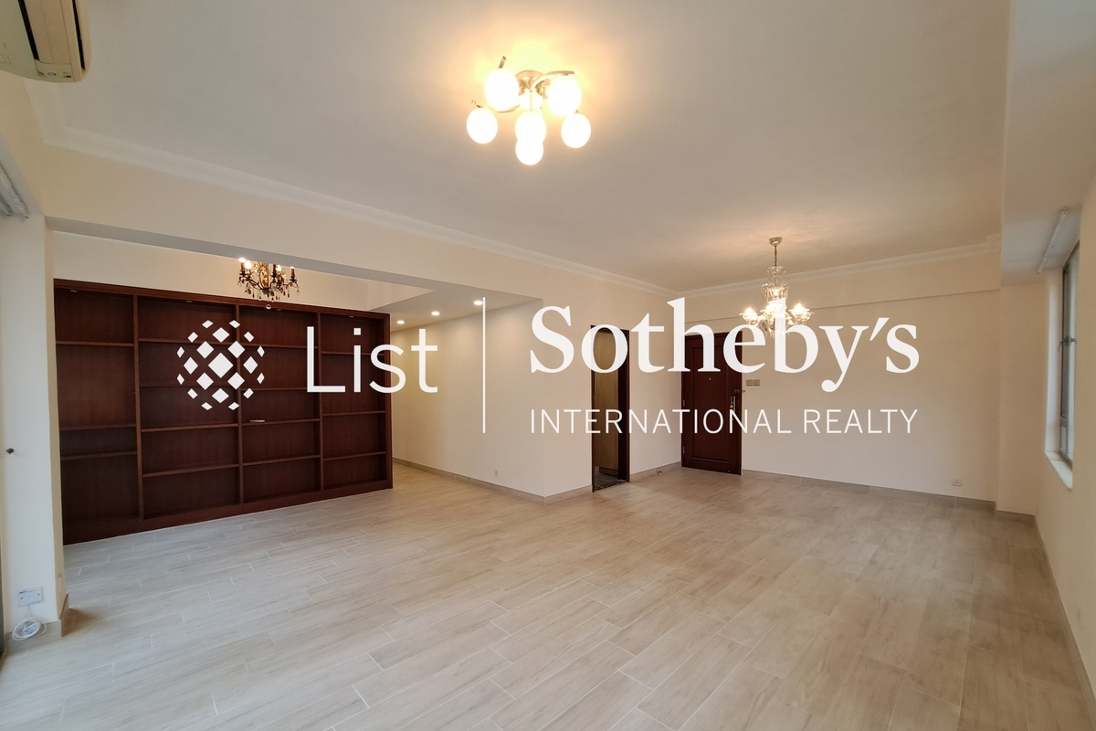 Silver Fair Mansion 銀輝大廈 | Living and Dining Room