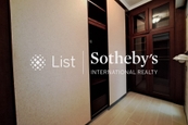 Silver Fair Mansion 銀輝大廈 | Walk-in Closet in Master Bedroom 