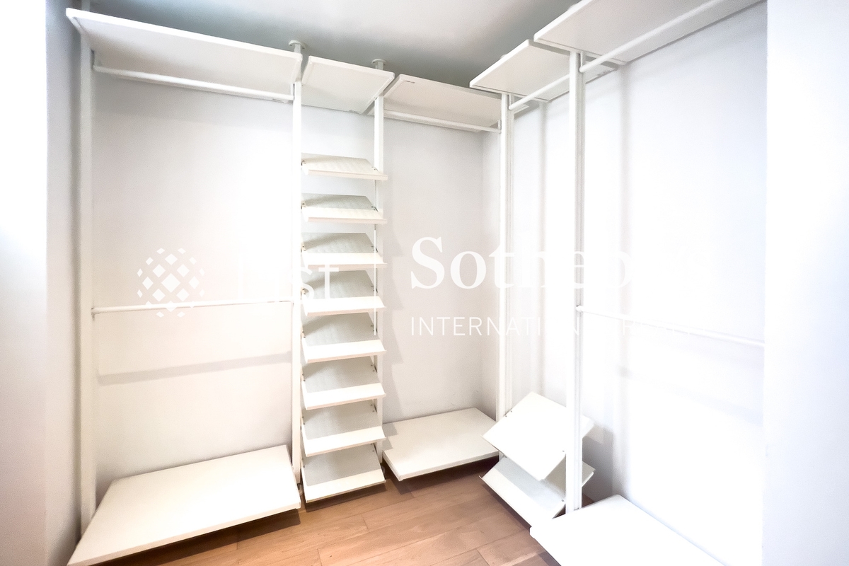 Golden Fair Mansion 金辉大厦 | Walk-in Closet in Master Bedroom 