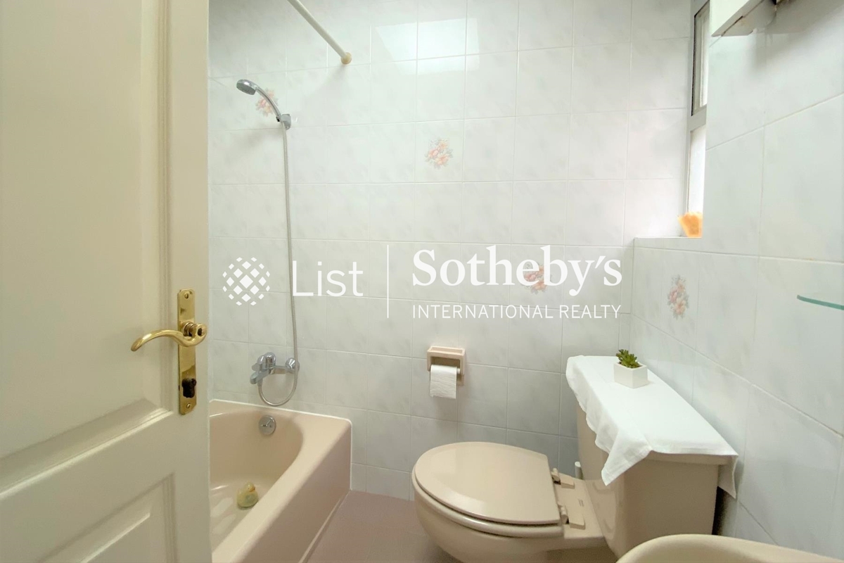 United Mansion 騰黃閣 | Master Bathroom