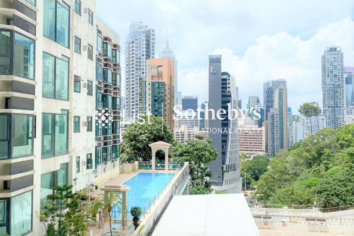 United Mansion 騰黃閣 | View from Living and Dining Room