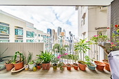 United Mansion 騰黃閣 | Balcony off Living and Dining Room