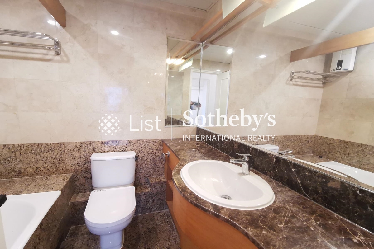 Kennedy Court 显辉豪庭 | Guest Bathroom