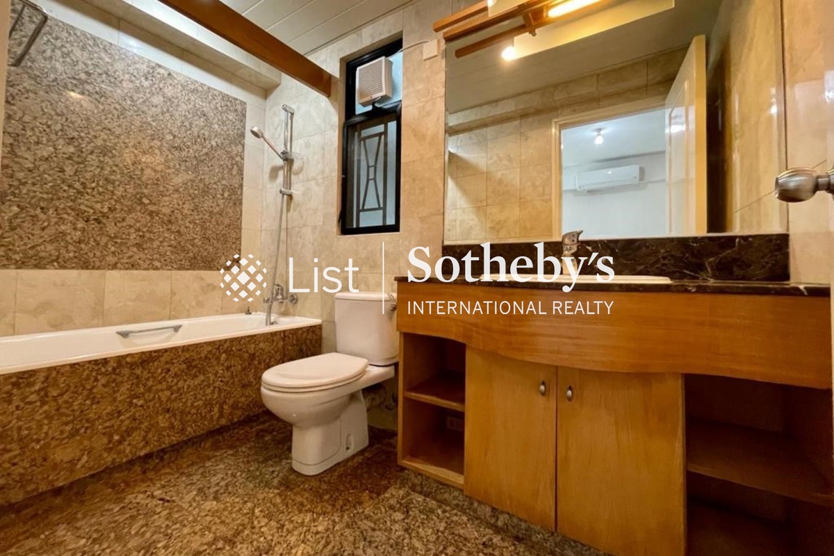 Kennedy Court 顯輝豪庭 | Master Bathroom