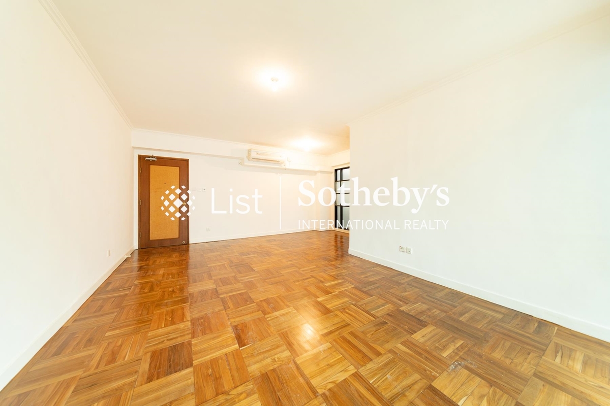 Kennedy Court 顯輝豪庭 | Living and Dining Room