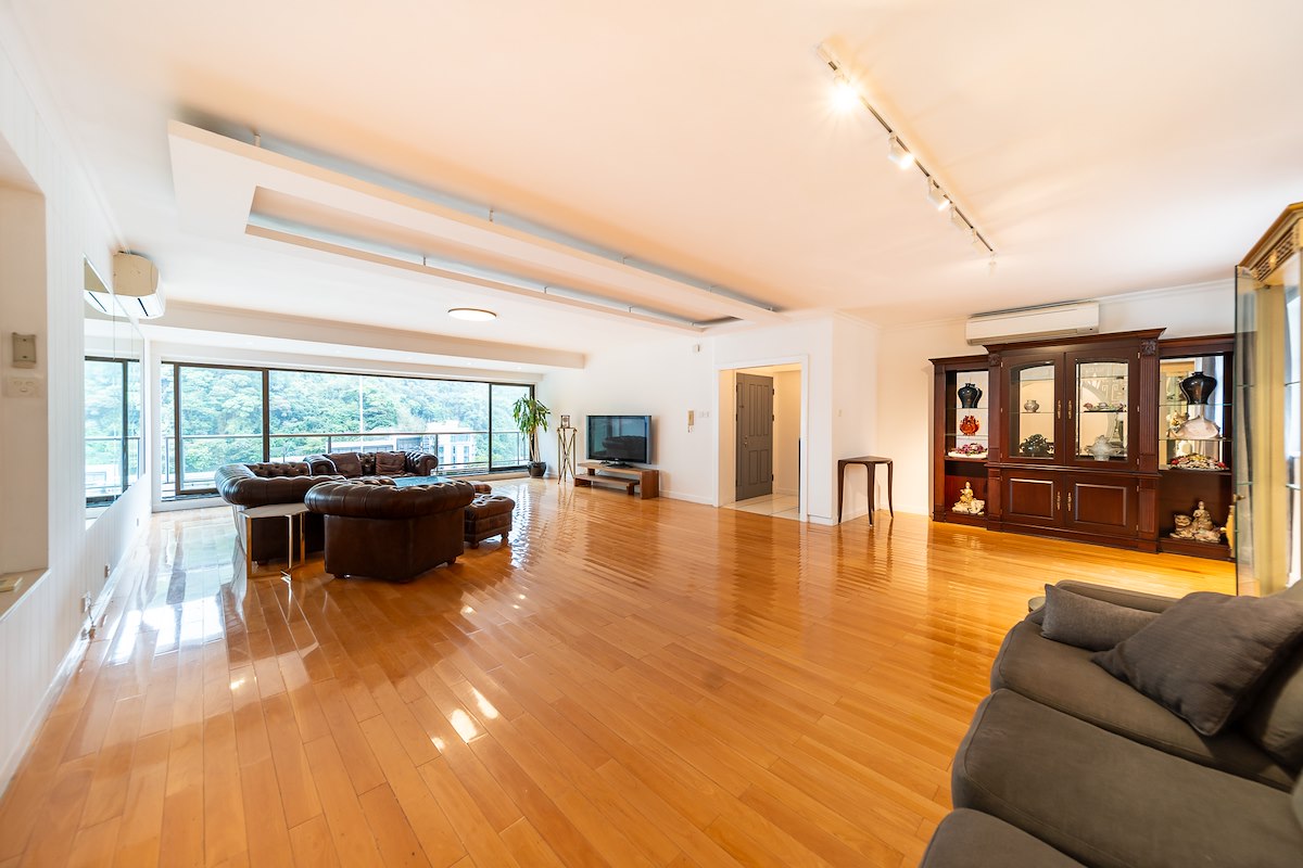 No. 9 - 9A Tung Shan Terrace 東山臺9-9A號 | Living and Dining Room