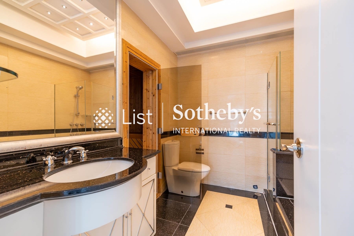 8 Shiu Fai Terrace 肇輝臺8號 | Master Bathroom