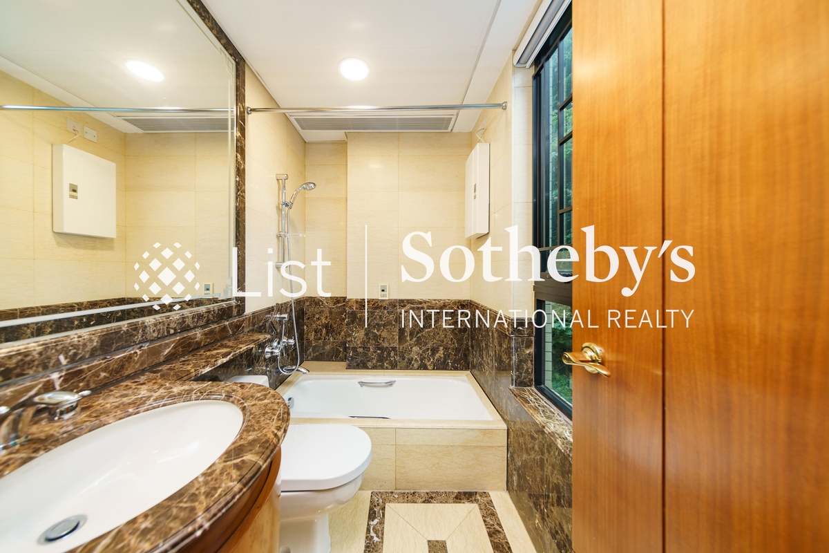 8 Shiu Fai Terrace 肇輝臺8號 | Second En-suite Bathroom