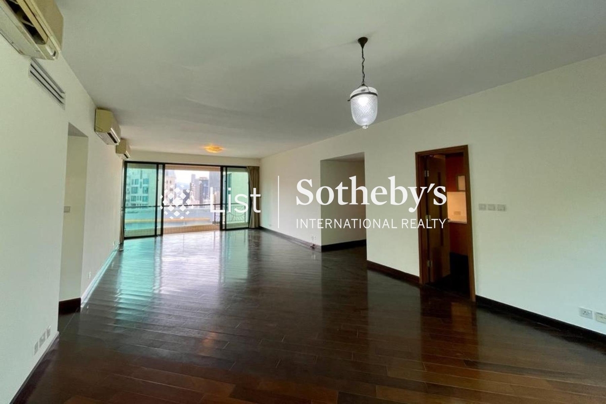 8 Shiu Fai Terrace 肇輝臺8號 | Living and Dining Room