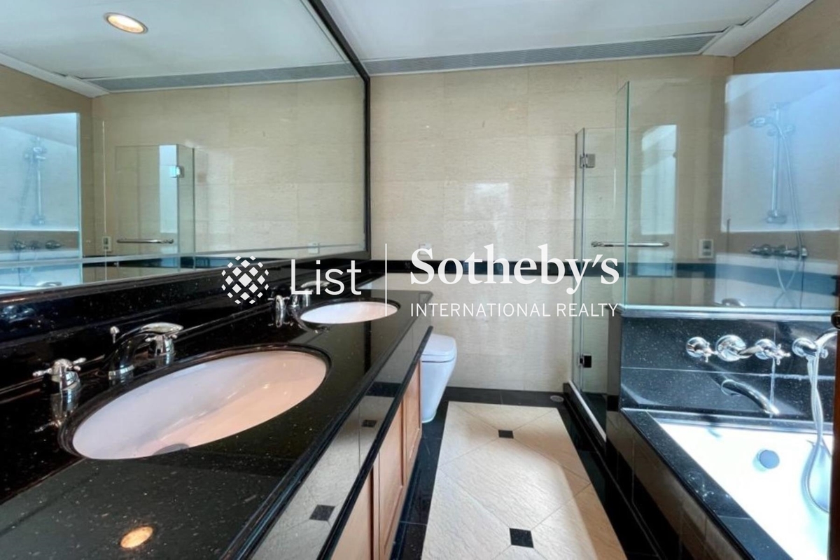 8 Shiu Fai Terrace 肇輝臺8號 | Master Bathroom