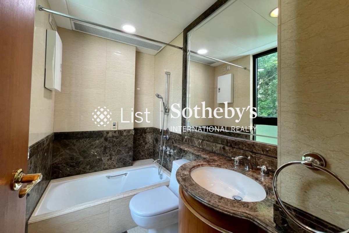 8 Shiu Fai Terrace 肇輝臺8號 | Second En-suite Bathroom