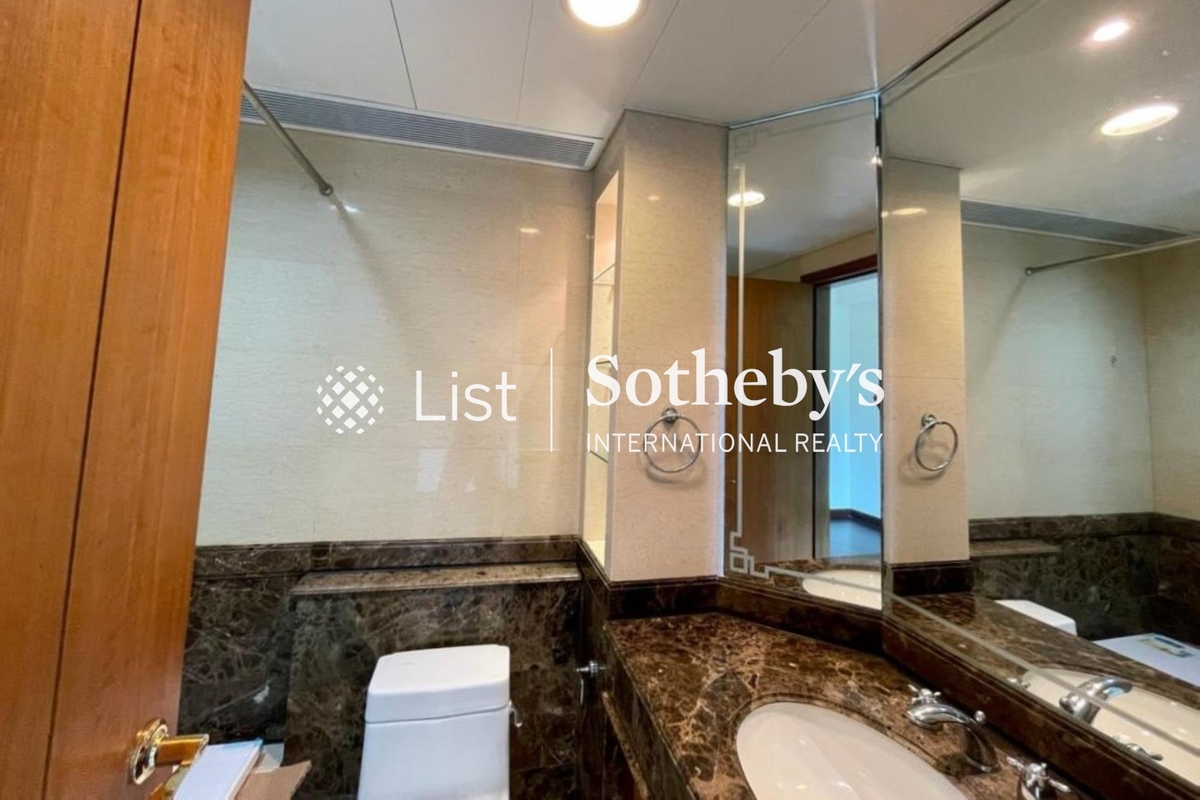 8 Shiu Fai Terrace 肇輝臺8號 | Third En-suite Bathroom