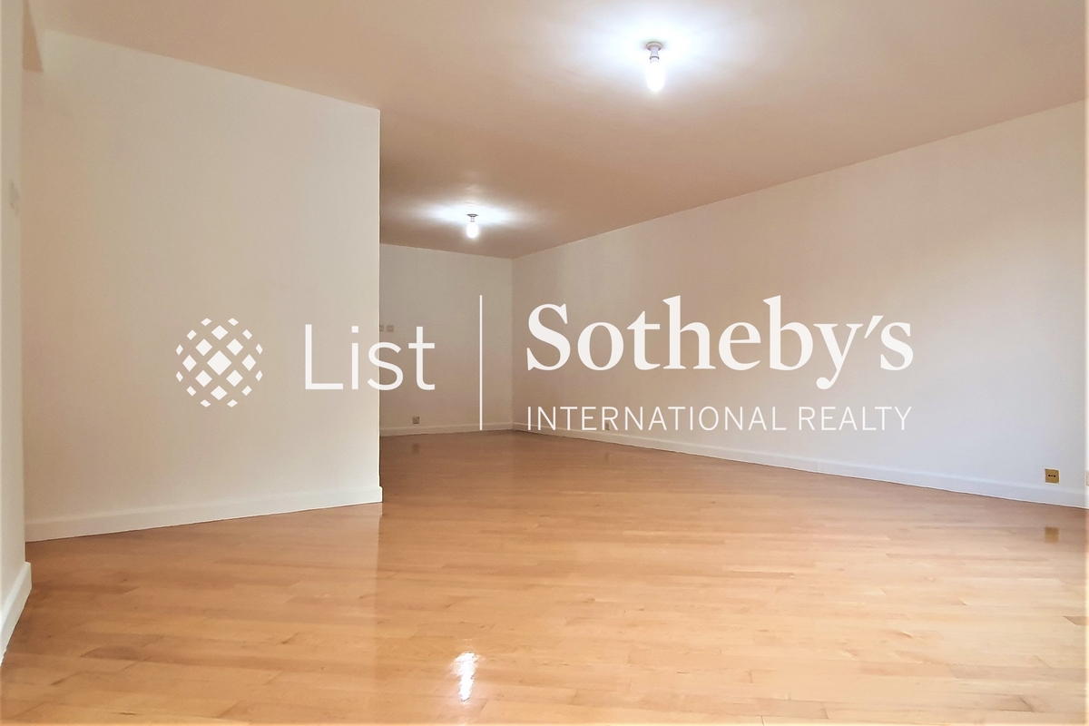 No. 11 Tung Shan Terrace 東山臺11號 | Living and Dining Room