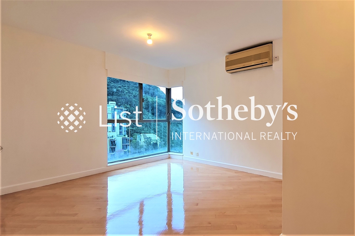 No. 11 Tung Shan Terrace 東山臺11號 | Master Bedroom