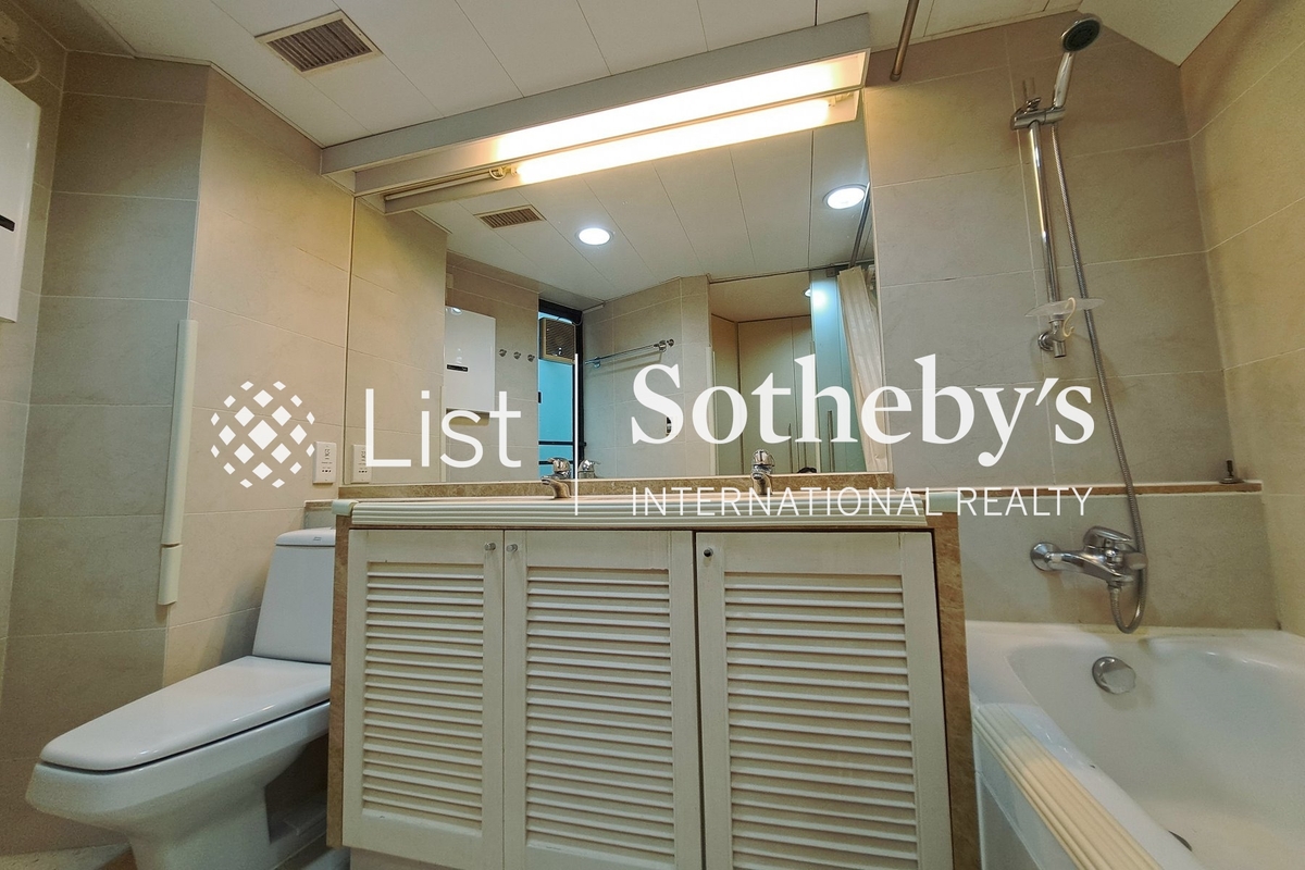 No. 12 Tung Shan Terrace 东山台12号 | Master Bathroom