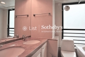 No. 12 Tung Shan Terrace 東山臺12號 | Master Bathroom