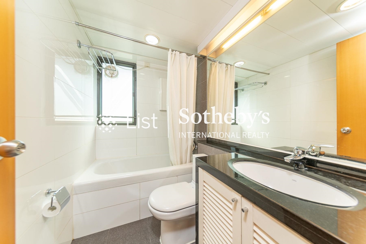 No. 12 Tung Shan Terrace 東山臺12號 | Guest Bathroom