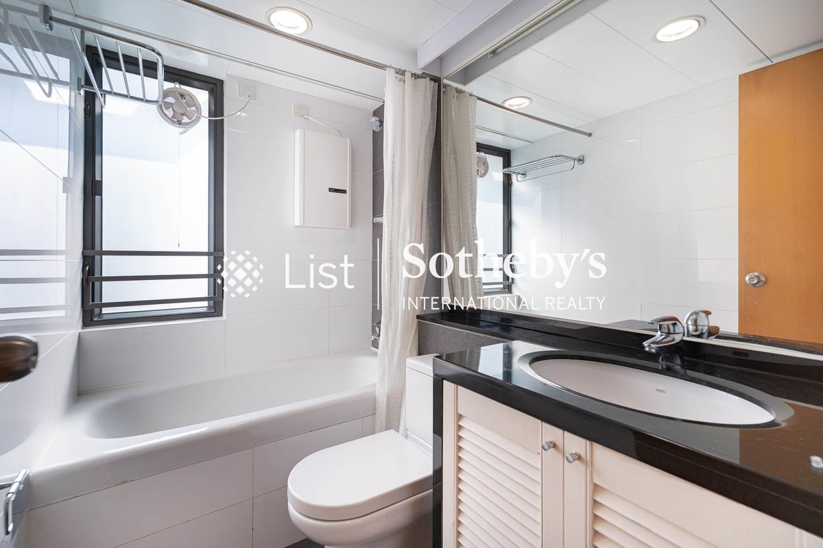 No. 12 Tung Shan Terrace 東山臺12號 | Guest Bathroom