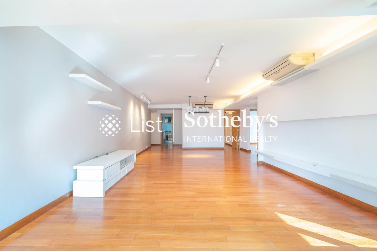 No. 12 Tung Shan Terrace 東山臺12號 | Living and Dining Room