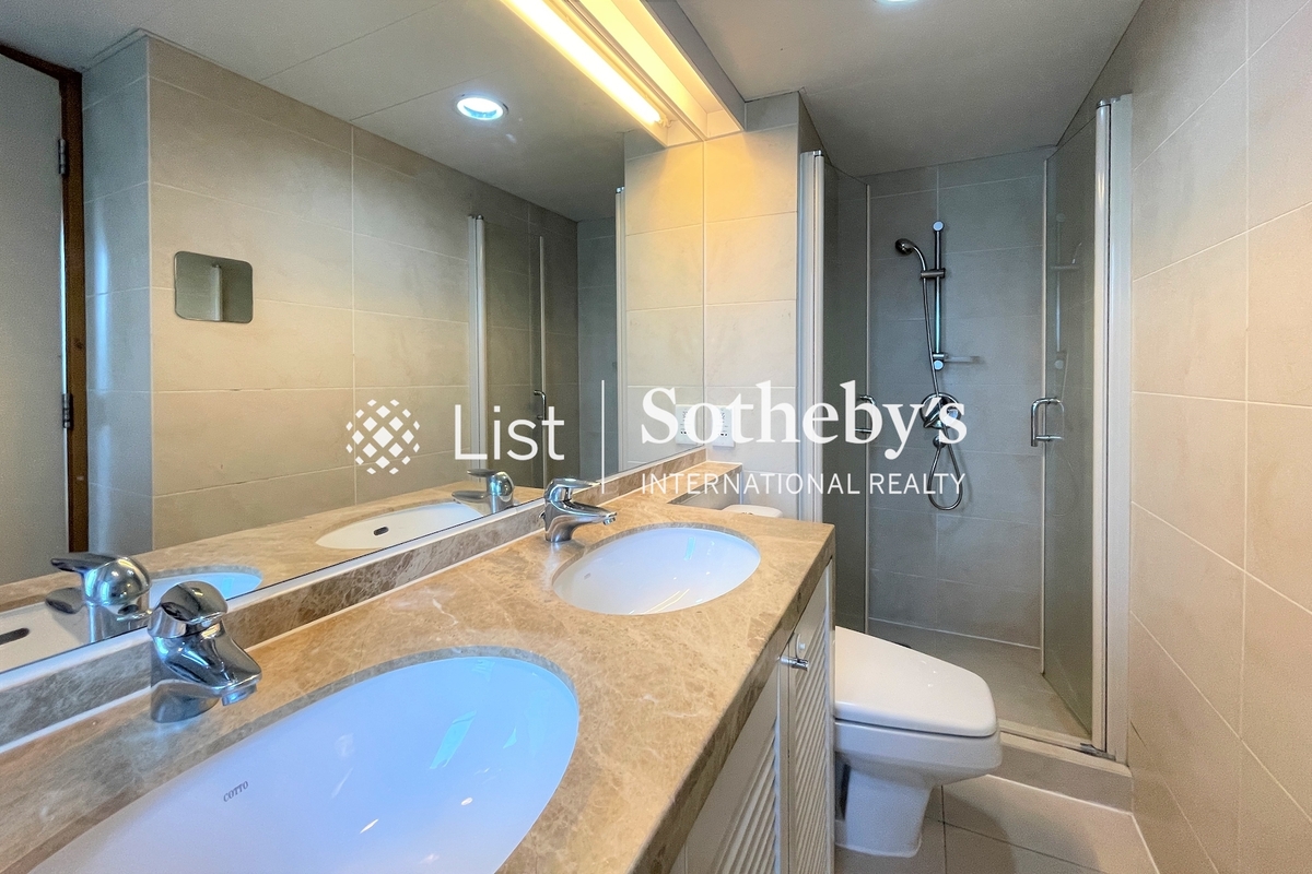 No. 12 Tung Shan Terrace 東山臺12號 | Master Bathroom
