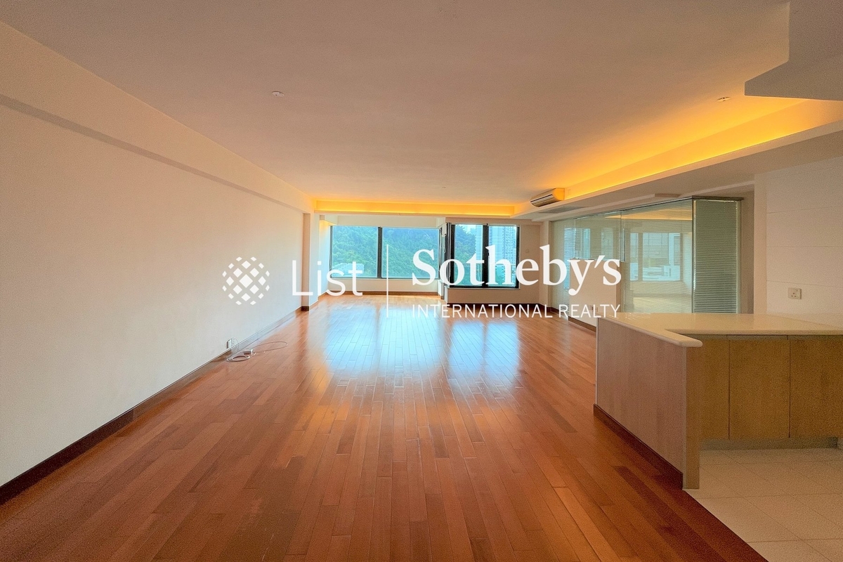 No. 12 Tung Shan Terrace 東山臺12號 | Living and Dining Room