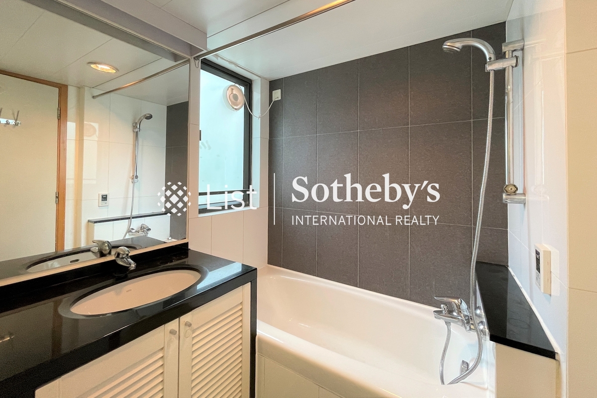 No. 12 Tung Shan Terrace 東山臺12號 | Guest Bathroom