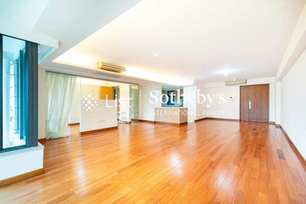 No. 12 Tung Shan Terrace 東山臺12號 | Living and Dining Room