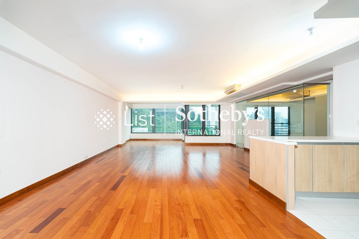 No. 12 Tung Shan Terrace 東山臺12號 | Living and Dining Room