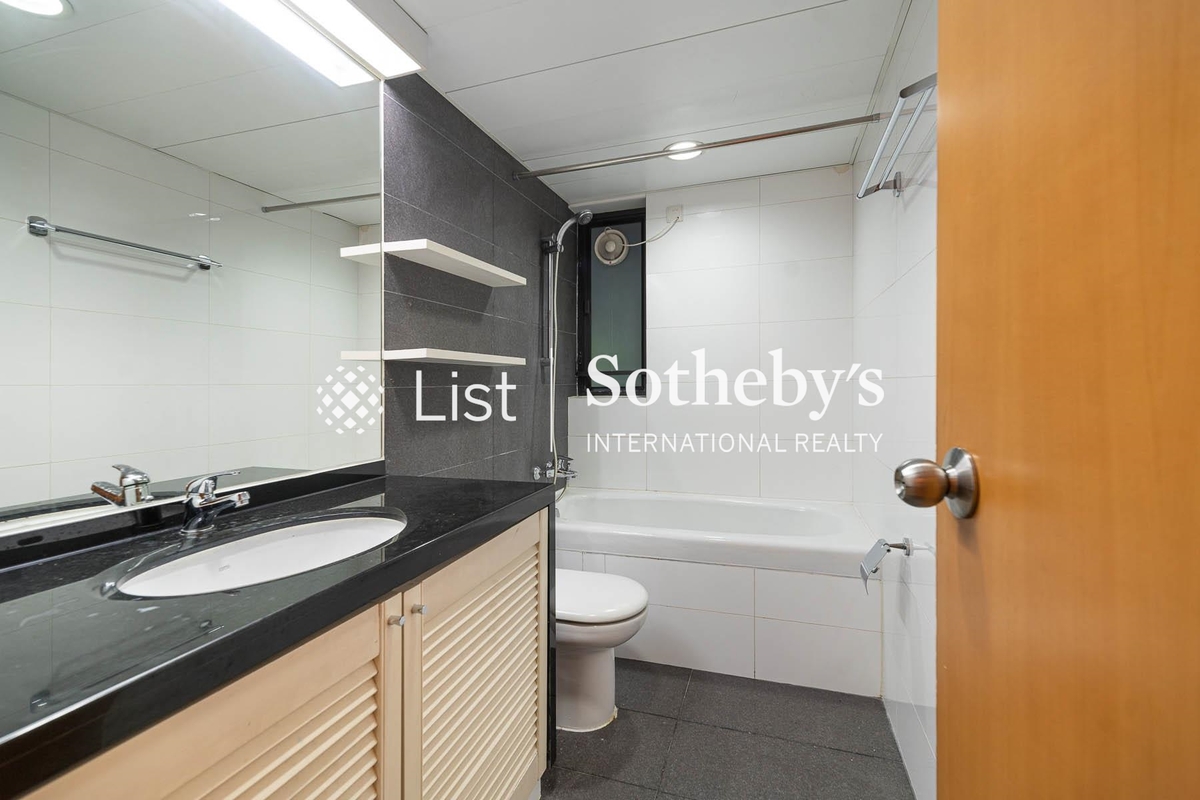 No. 12 Tung Shan Terrace 東山臺12號 | Guest Bathroom