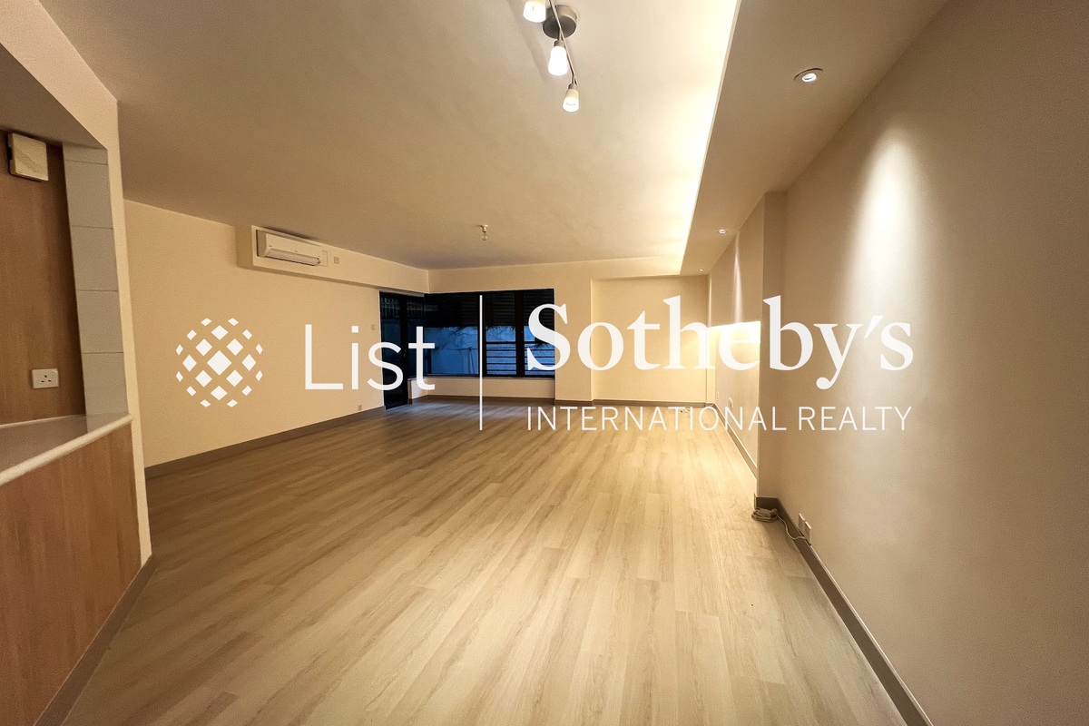 No. 12 Tung Shan Terrace 東山臺12號 | Living and Dining Room